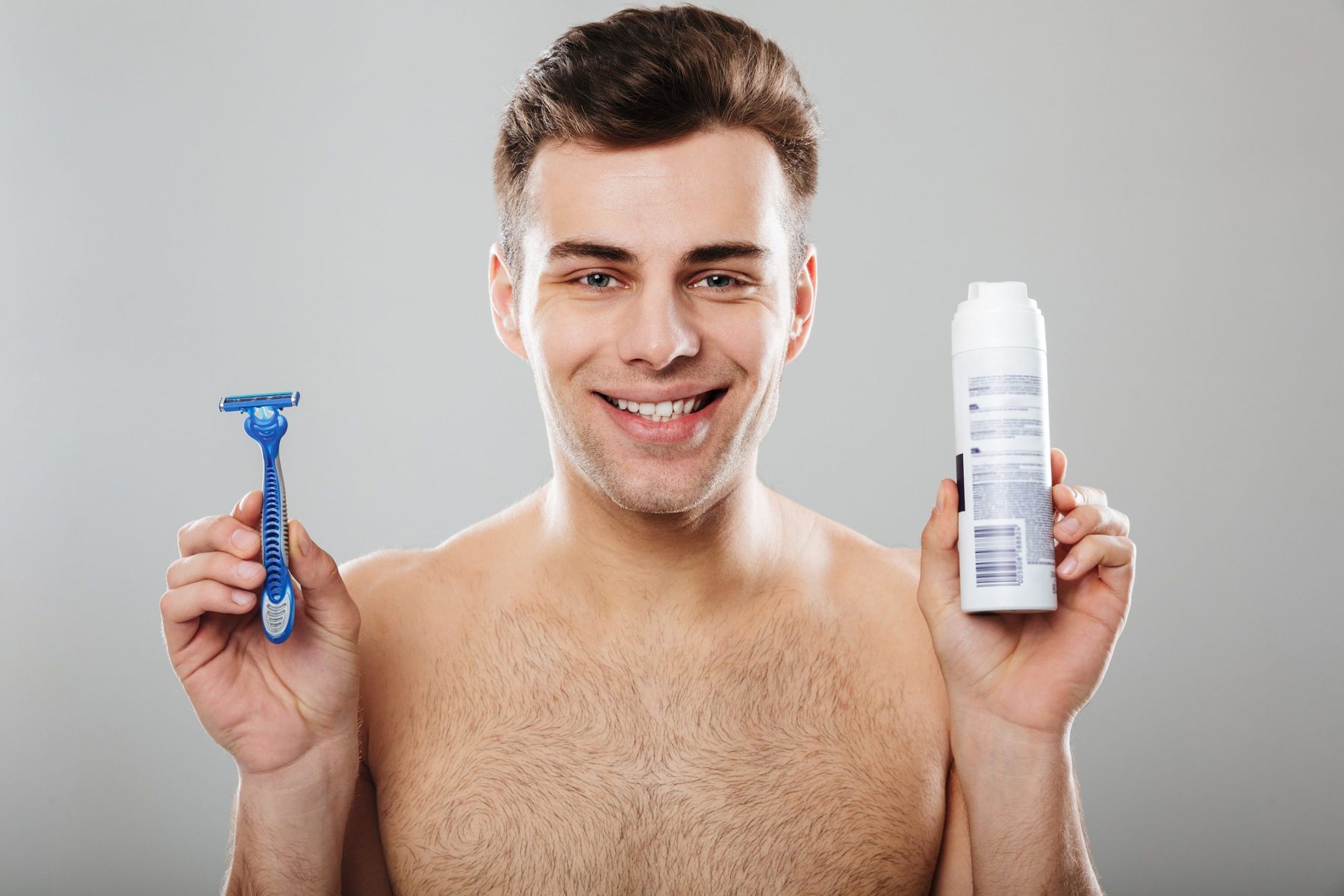 Что нужно после бритья. Мужчина после бритья. Парень после бритья. Лицо мужчины после бритья.